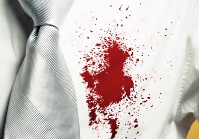 چگونه لکه خون را از لباسم پاک کنم؟