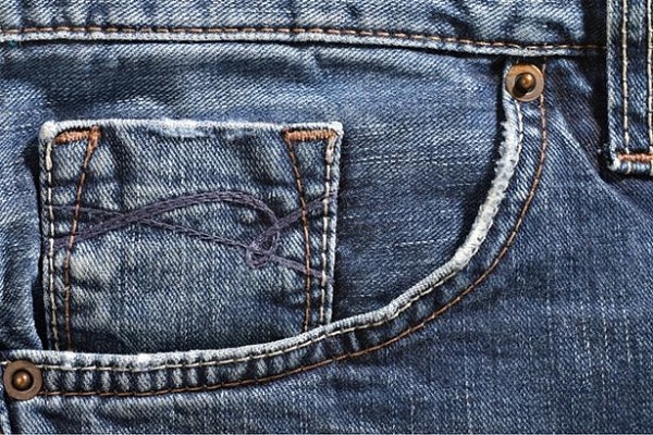 دکمه های ریز روی شلوار جین برای چیست؟