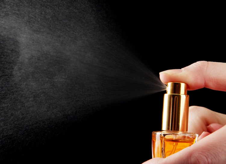 راه های افزایش زمان ماندگاری بوی عطر