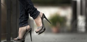 عوارض پوشیدن کفش پاشنه بلند چیست؟