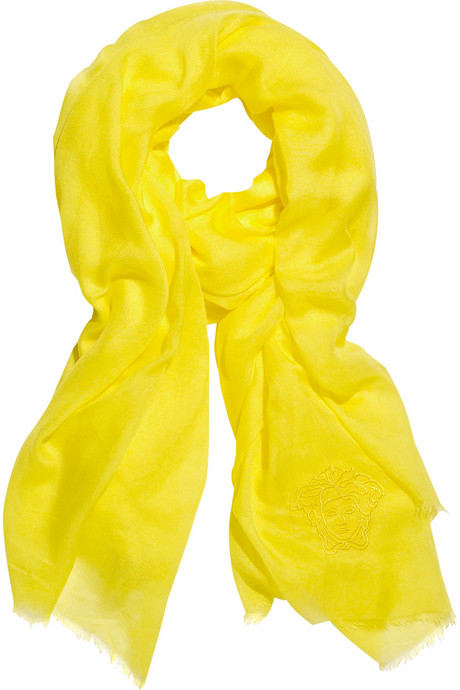 تیپ زنانه شیک با ترکیب رنگ زرد