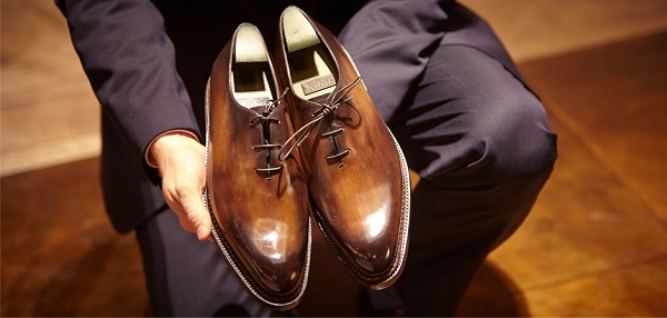 داستان برلوتی و کفش های مردانه لاکچری