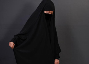 شستشوی چادر مشکی با روشی ساده