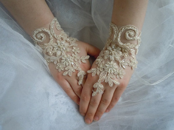 دستکش عروس باید چه شکلی باشه؟