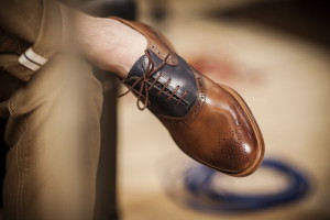 ۵ قانون خرید کفش چرم مردانه