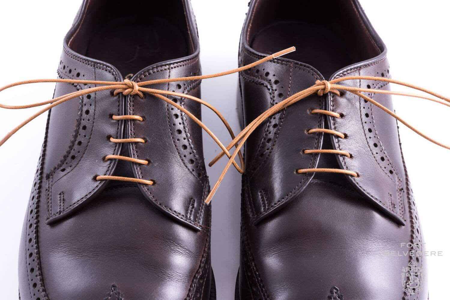 چگونه کفش و بوت قهوه‌ای مردانه بپوشیم؟