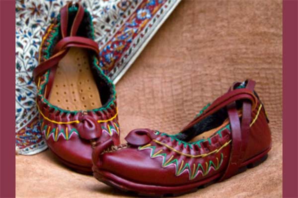 چاروق: پاپوش سنتی ایرانی