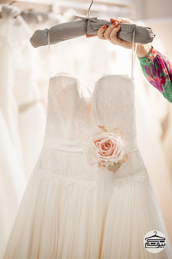 14 نکته‌ای که باید قبل از خرید لباس عروس در نظر داشته باشید