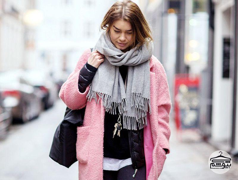 Розовое пальто и шарф