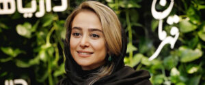 نگاهی به نوع پوشش بیبی فیس‌ترین دختر سینمای ایران؛ رنگی رنگی جذاب!