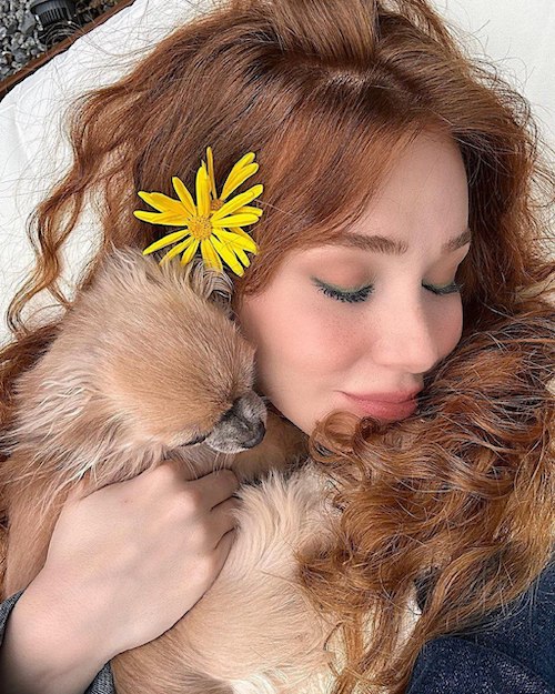 سلفی بامزه‌ای که دختر مو نارنجیِ ترکیه با سگش منتشر کرد!