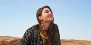 تصاویر ثابت می‌کنند که این بازیگر با لباس‌های سنتی هم زیباترین دختر ترکیه است!