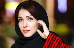 شلوار عجیبی که خانم بازیگر مشهور پوشید و تا ابد فراموش نمی‌کنیم!