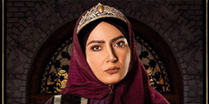 سمیرا حسن پور در نقشش در سریال جیران فرو رفته؛ استایل با دامن چین‌دار توری