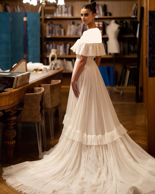 لباس عروس تیلور هیل