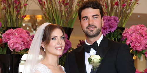 محبوب‌ترین بازیگر ترکیه بالاخره عروس شد و دو لباس عروس خیره‌کننده پوشید؛ همه چیز درباره لباس عروس ادا اجه