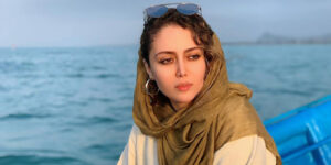 بازیگر زیبای ایرانی با موهای چتری؛ به نظر شما چتری به او می‌آید؟