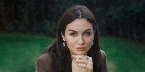 تصاویر جدید بیرجه آکالای ثابت کردند او زیباترین زن ۴۰ ساله ترکیه است!