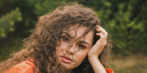 تصاویر جدید دختر کوچولو و زیبای ترکیه جنجالی شد؛ فرفری موی غزل‌ساز به معنای واقعی