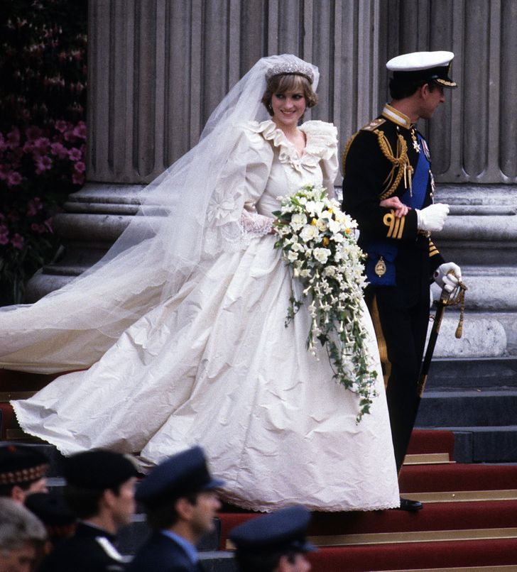 ۸ حقیقت جالب درباره لباس عروس زنان مشهور دنیا که نمی دانستید