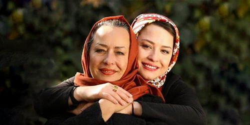 باور می‌کنید این خانم زیبا مادر ساره بیات باشد؟ ویدئویی از مادران زنان مشهور ایرانی که پربازدید شد!
