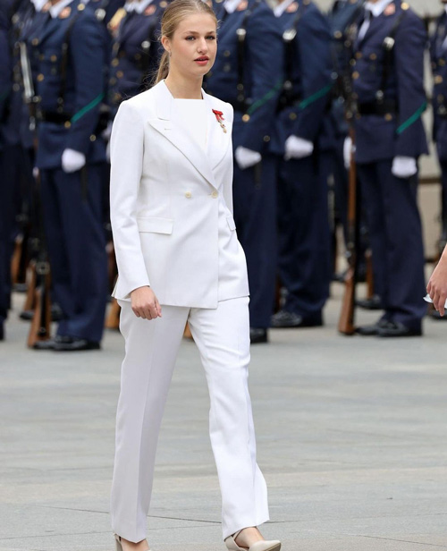 کت و شلوار سفید بانوان سلطنتی
