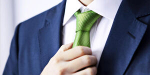 هنوز راحت‌ترین راهکار بستن کراوات را نمی‌دانید؟ این ویدئو را اصلا از دست ندهید