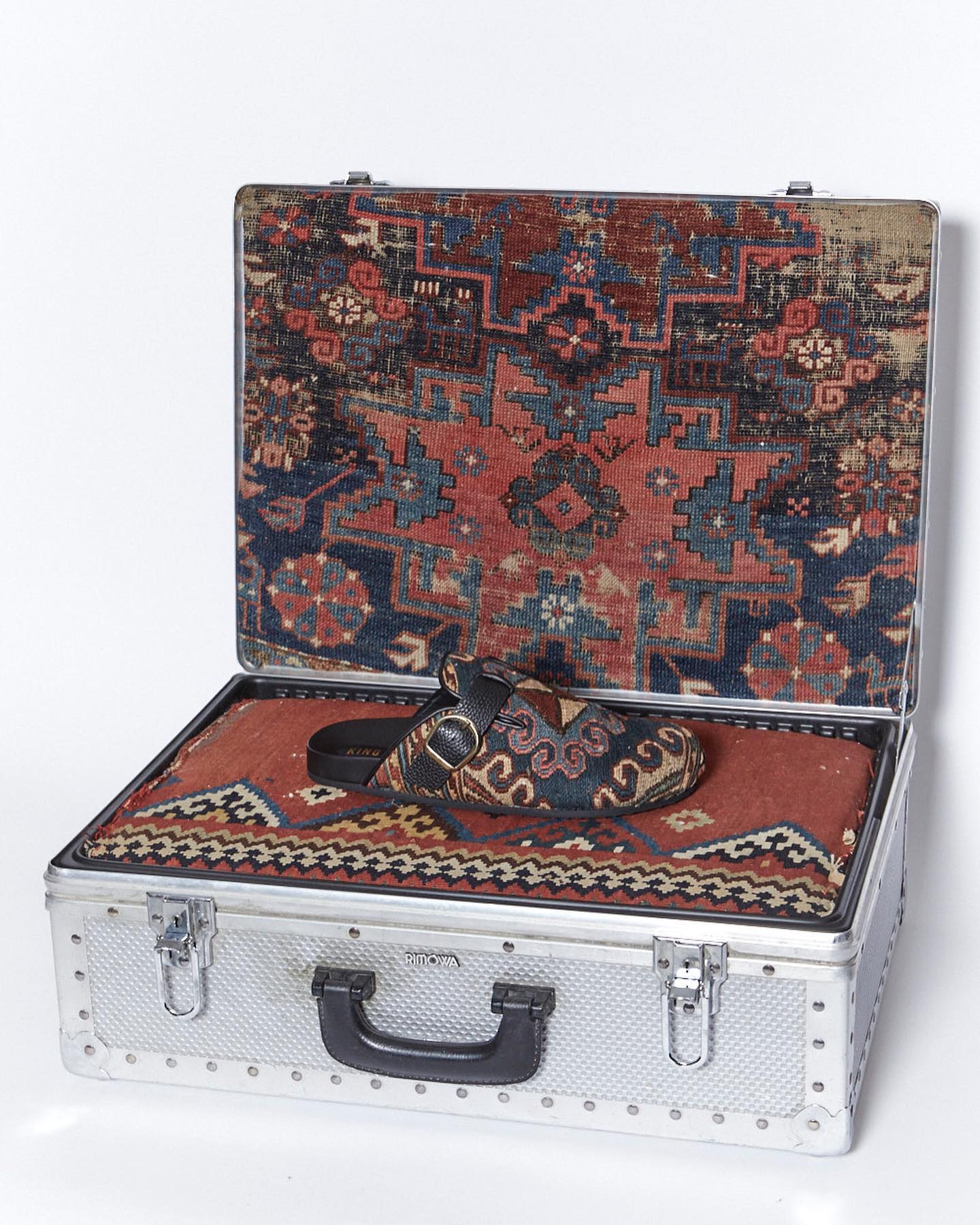 ترکیب فشن و فرش ایرانی