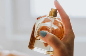 6 عطر ارزان قیمتی که بوی عطرهای مشهور و گران‌قیمت را می‌دهند؛ با هزینه کم هم می‌توانید لاکچری و خوشبو باشید!