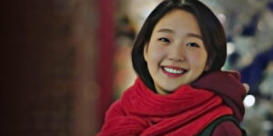 این دختر گوگولی سریال‌های کره‌ای را یادتان هست؟ استایل متفاوت و خفنش در جشنواره بزرگ را ببینید