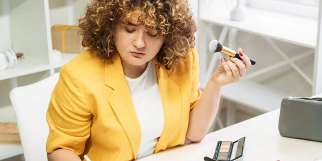 ترفندهای یک آرایش مناسب و سریع برای محل کار؛ خانم‌های کارمند باید این ترفندها را بلد باشند