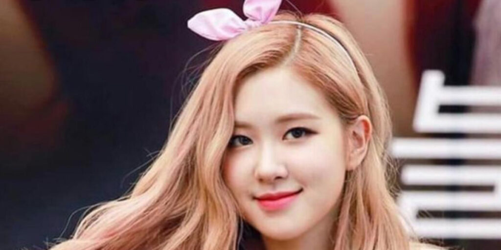 این خواننده کره‌ای ثابت کرد که کره‌ای‌ها با موی بلوند هم می‌توانند در اوج درخشش و زیبایی باشند!
