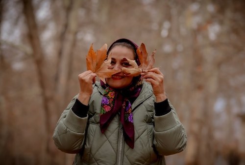 روسری گل‌گلی شبنم مقدمی