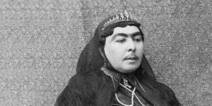 با دیدن استایل این دو دختر خانم قاجاری از خنده روده‌بُر می‌شوید!