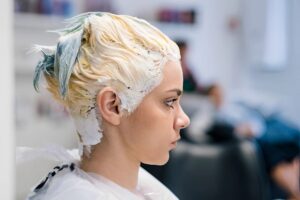 چند وقت یکبار موهایمان را دکلره کنیم که آسیب نبینند؟