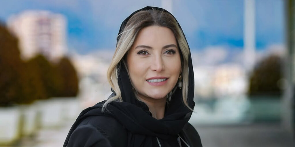 گردنبند عجیب و غریب فریبا نادری در جشنواره فجر سوژه کاربران شد