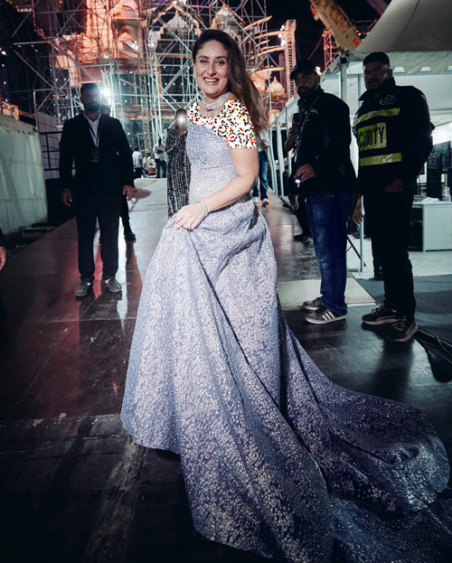 پیراهن دنباله‌دار کارینا کاپور