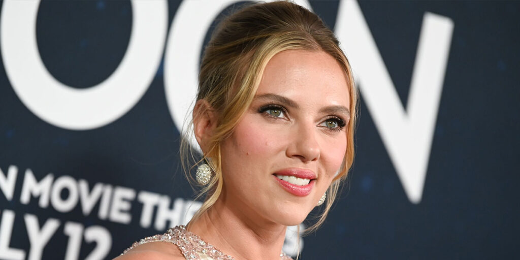 پوشیدن لباس مخمل را از اسکارلت جوهانسون یاد بگیرید و دلبری کنید