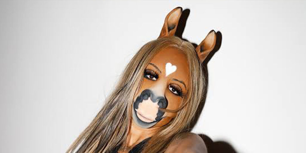 استایل و گریم عجیب این خواننده آلمانی در مراسم بریت اواردز سوژه اخبار شد