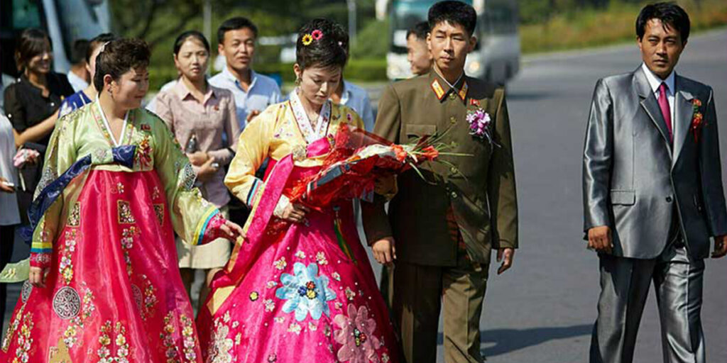 عجیب‌ترین قوانین پوشش در کره شمالی؛ پوشیدن شلوارجین جرم است؟!