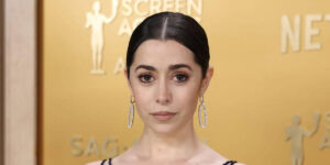 قدرتمندترین بانوی گاتهام، با استایل مافیایی‌اش به هفته مد پاریس آمد!