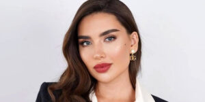 عید امسال به سبک بازیگر مشهور عرب در ایران، بلوز و دامن بپوشید