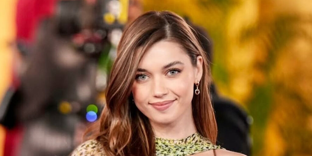 آفرا ساراچ‌اوغلو با ساده‌ترین استایل ممکن به فشن‌شوی برند مشهور رفت