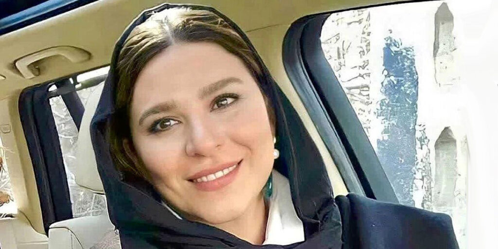 سحر دولتشاهی با استایل از سر تا پا مشکی هم جذاب و ترندی بود!