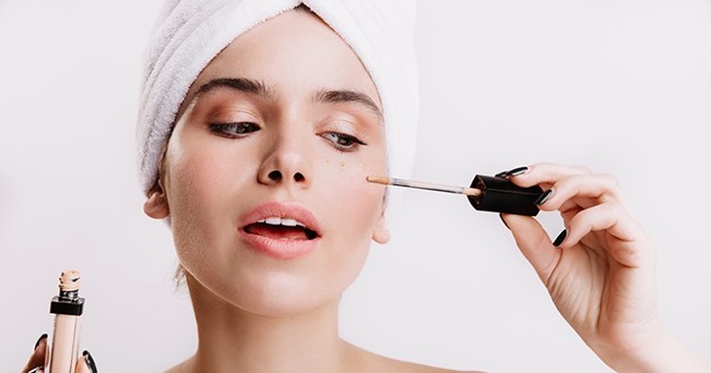 معرفی انواع کانسیلر و انتخاب رنگ مناسب