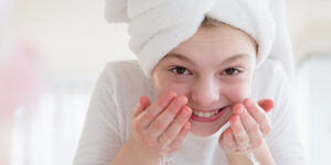 اگر بین ۱۴ تا ۲۰ سال سن دارید، این روتین پوستی برای شماست