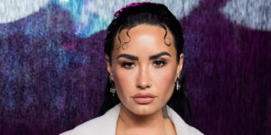 لباس عروس ساده خواننده مشهور به تیتر یک اخبار دنیا بدل شد!