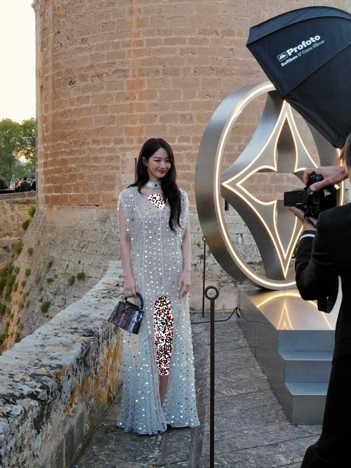 شین مین‌آ در فشن‌شوی لویی ویتون