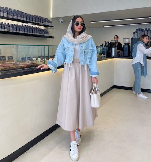 استایل تابستانی با کت جین و دامن