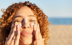 بهترین ضدآفتاب فلوئید بازار برای تابستان امسال کدام است؟